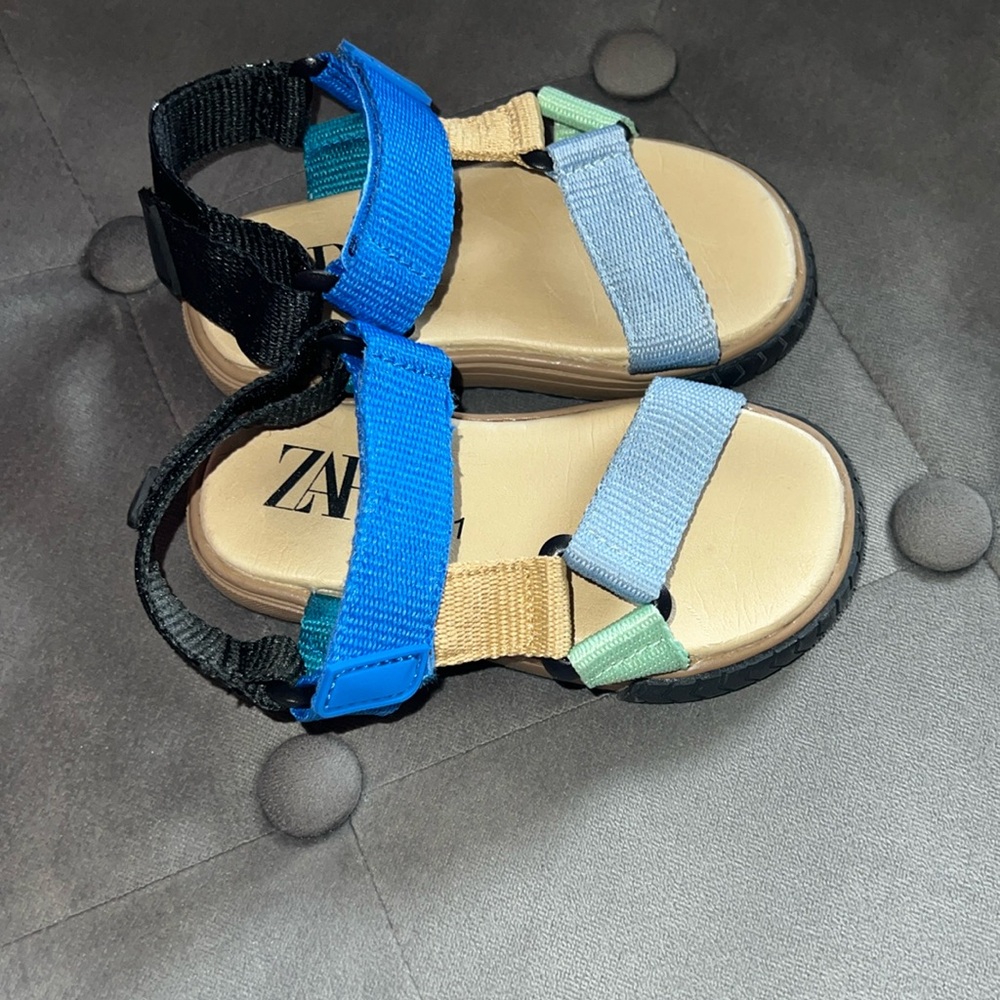 Zara kids Velcro Sandals size 5 toddler, 12-18 months, 21 eur